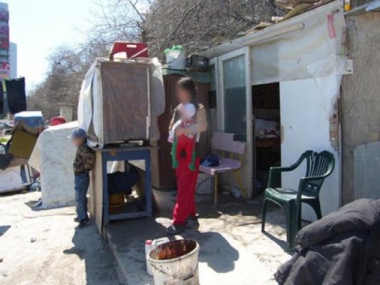 Copiii abandonaţi într-o baracă, la Medgidia, nu au acte de identitate